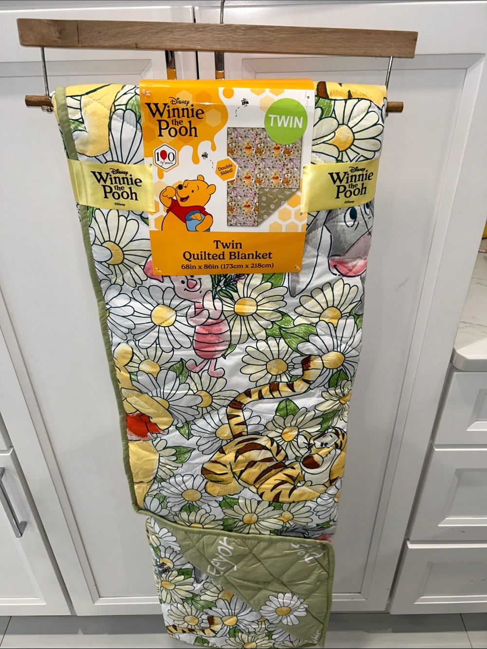Disney Winnie the Pooh Reversible Twin Quilted Floral Blanket 68in x 86in